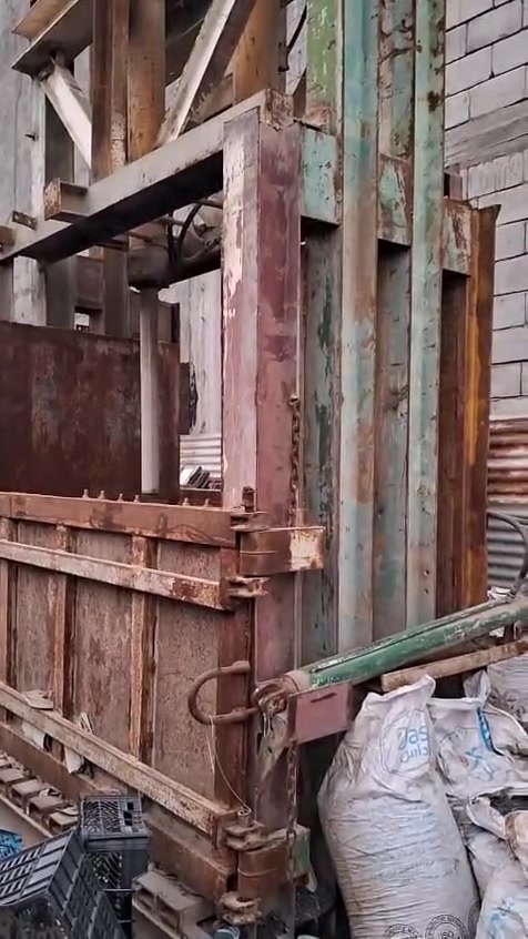 ثرامه بلاستك عراقيه تفصال الزبير الشفت مالها مال قطار وثرامه زغيره ومكبس كارتون يكبس 800كيلو عنوان البصرة ***********
