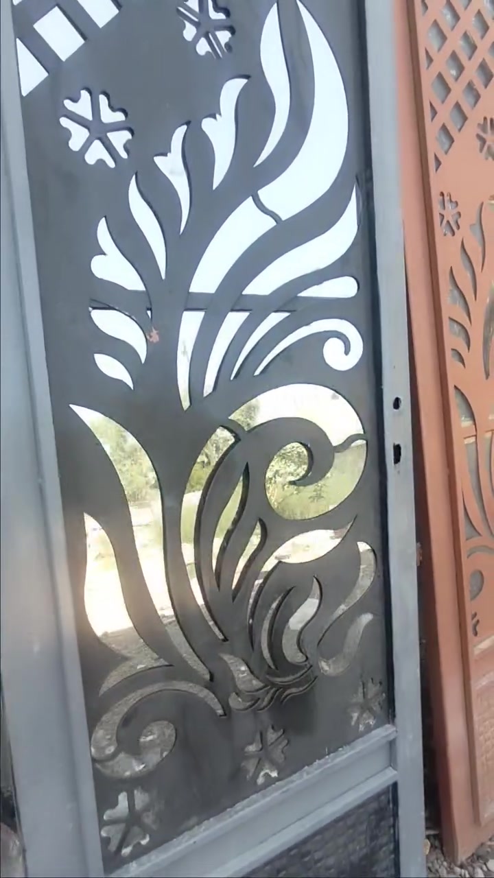 السلام عليكم لل بيع ابواب حديد معه ملابنهم عدد ثلاث اثنين رصاصيات واحده جوزي مكان موصل ايسر حي سومر ادفع سعر عجبني ابيع شراي انتصل أو علق واطبلك خاص رقم:***********
