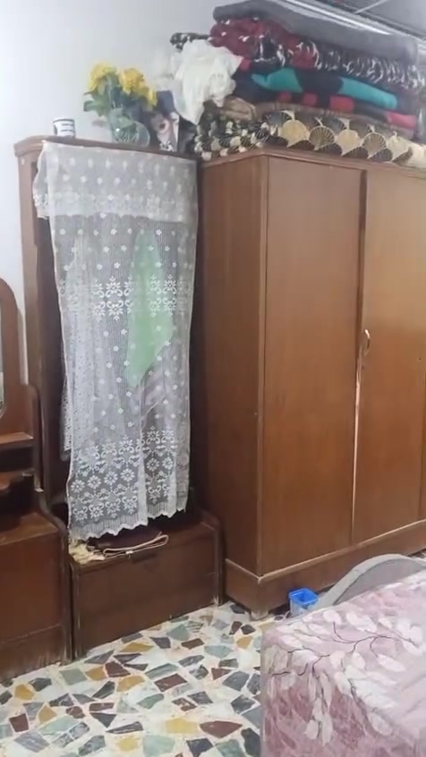 غرفه خمسه ابواب للبيع داخل خارج صاج مستعمل  مع الدوشكك  السعر ٣٥٠ بيها مجال مكاني سهل نينوى بعشيقة قريه الافاضليه ***********
