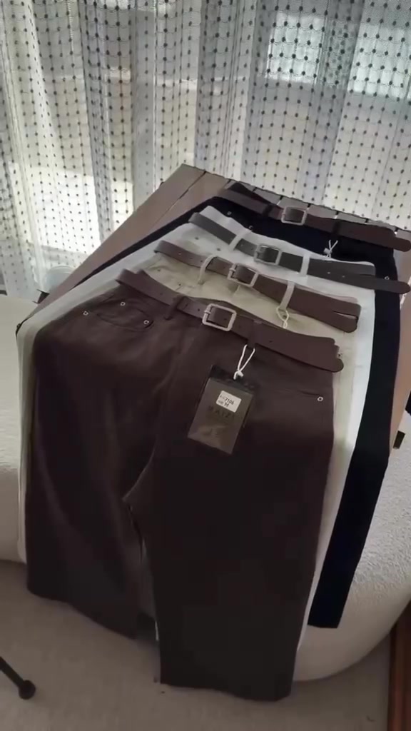 🔥 جديد الموضة والراحة! 🔥
✨ بنطلون كيلوت كتان راقي ✨
تصميم أنيق وعصري يناسب طلاتكِ اليومية والمناسبات.
 📏 الطول: 110 سم
 🧵 الخامة: كتان ممتازة عالية الجودة
 🏷️ المقاسات: Medium | Large | X-Large | 2X-Large
