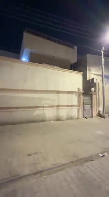 البيت البيع
العنوان شارع الوفود قرب سفارة التركيه 
مساحة البيت المساحة 264 
البيت طابقين يحتوي علي 6 غرف نوم طابق الاول 3 مع غرفتين نوم صاله جبيرة مع ديوان جبير مع صحيات طابق الثاني يحتوي علي 3 غرف نوم صاله العداد 2 وصحيات مع مساحة بناء جبيرة 
البيت بناء طابوك 
السعر 400 قبل التفاوض
للتواصل ***********
