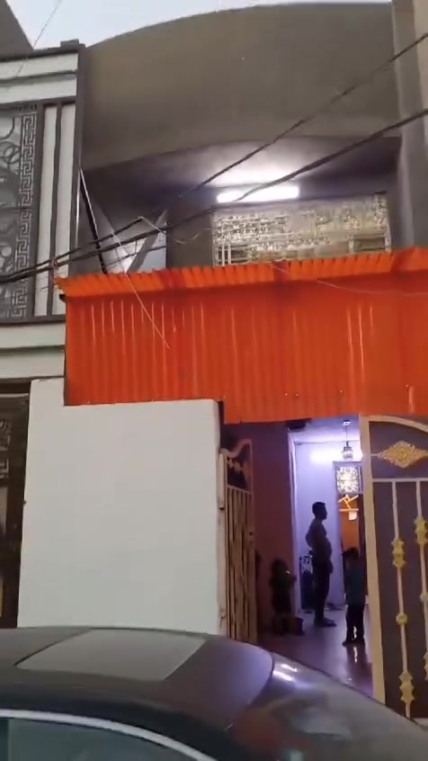 السلام عليكم
100 متر طابقين 5*20  
نظام مشتملات مفصولات فصل تام كما موضح بالفديو
عرض الشارع 15 متر
السعر 160 مليون
بي مجال بسيط

الاتصال ***********
البلديات  شارع جامع سيد صلاح المگصوصي بالقرب من اسواق البركة
