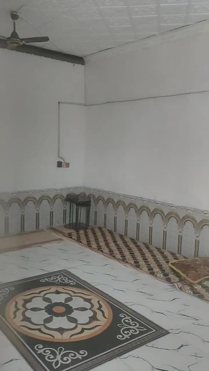 السلام عليكم بيت طابقين  للبيع سند 25 مكان المزرعه مقابيل السيطره السعر 60 وبي للاستفسار أتصل *********** هذا الرقم بي واتس اب
