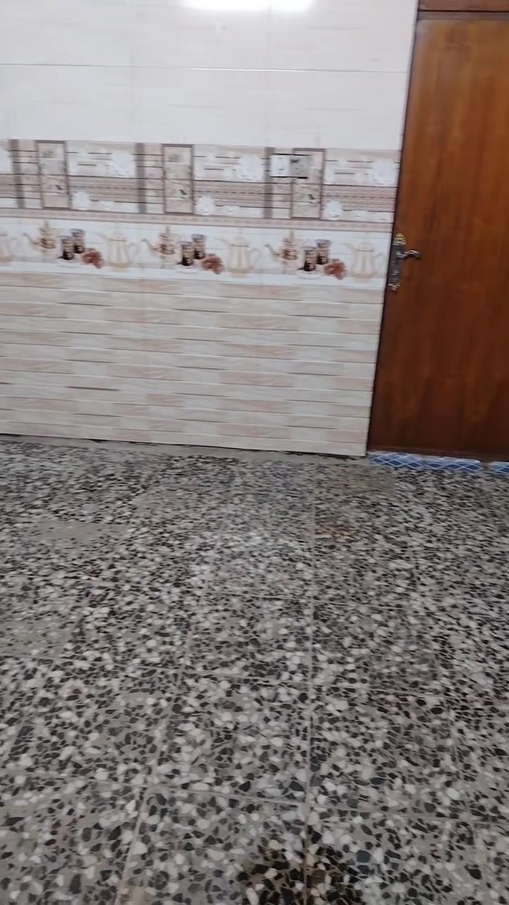 السلام عليكم

 اخواني عندي بيت للايجار
متكون من ثلاث غرف كبار وكراج  بالاضافه الى حديقه  تقريبا٣٠٠ متر  البيت بناء حديث   طابق ارضي ركن على شارعين  ايجار فقط
المكان الشعلة / قطاع السادس / مقابل ملعب العاصفة
التواصل معي ع هذه الرقم  ***********
