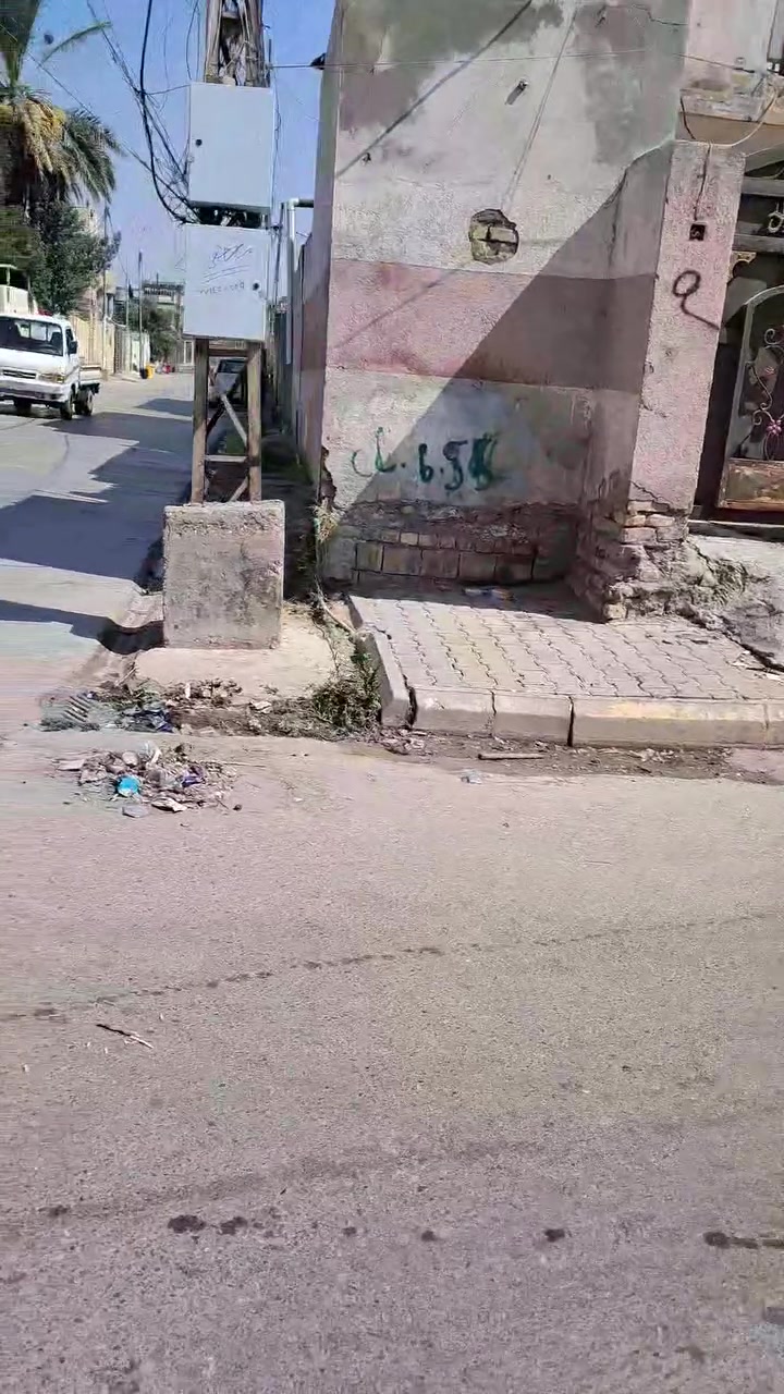 البيت للبيع
مساحته 264 م ركن بحي العسكري 
يتكون من طابقين 
طابق اول استقبال وصاله ومطبخ وغرفتين نوم وصحيات
طابق ثاني غرفتين نوم وصحيات 
السعر 150 مليون وبي مجال 
اتصل على هذا رقم
***********
