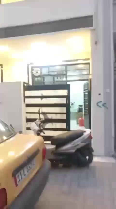 صليخ ال٦٠٠ حي تونس افاق عربيه دار زراعي سند ٢٥قرار كاتب عدل للبيع المساحه ١٠٠م واجهه ٨م يحتوي ٤غرف نوم كبيره صاله مطبخ خدمات منور طرمه شارع عرضه ٨م خدمات فول من مجاري كهرباء تبليط للاستفسار الاتصال ***********شركة الضحى للعقار
