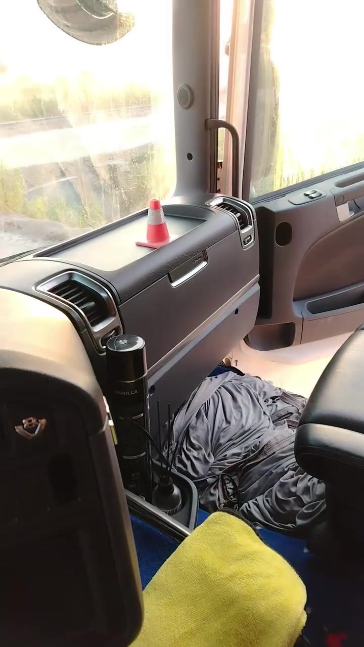 المكان بغداد الجسر الفرنسي ***********

