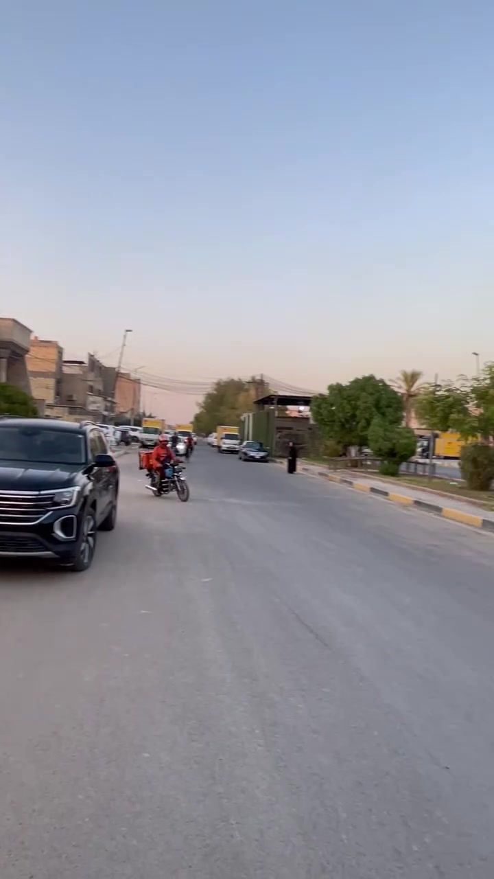 للايجار مشتمل مسلح نظيف تجاري المساحه 120 متر الواجهه 8 النزال 15 يحتوي الطابق الارضي على خدمات خارجيه واستقبال ومطبخ بالوجه وهول حولي ومنورين وخدمات وغرفة نوم والطابق الثاني يحتوي على غرفتين نوم وخدمات الموقع ( يؤجر شركه او مذخر او مخزن)  سعر الايجار الشهري  ثلاث ملايين الموقع شارع فلسطين محله 510 شارع الطارق للاتصال *********** او *********** شركة الخيمه للعقار

