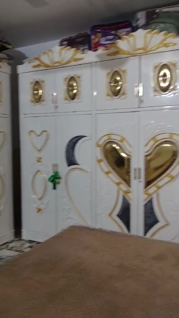 السلام عليكم غرفه للبيع تفاصيل رقم ***********
