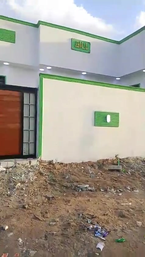 السلام عليكم
دار سكن زراعي للبيع 
مساحته 200 متر ، بصف الركن 
شارعه 12 متر

يتكون البيت من : 
غرف نوم عدد 3
صالة موزع
و صالة استقبال
و ديوان 
و مطبخ 
وصحيات داخلية و صحيات خارجية
و منور 

بيت جديد تستلم البيت عند المكاتبة

العنوان / البصره الزبير  المكصب خلف سنتر روان 

سعره 59 وبيه مجال
للتواصل ***********
