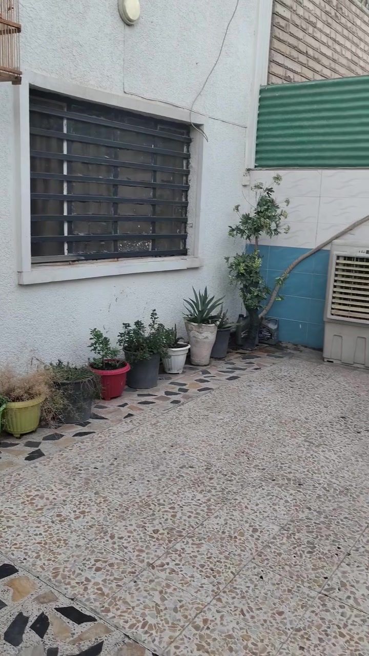 🏠الدار للبيع المساحة 150 م🏠 

واجهه / 7،5

نزال :20م                
طابو ملك صرف 

استقبال ومطبخ بل واجهه وخدمات وحولي  وغرفه ومنور 
4 غرف فوك 
ثلاث طوابق 
مجموع الغرف 5
 

(بناء  كلش نضيف)🏠

📍العنوان🏠/ الشعب مقابل مستشفى المؤيد 

***********
