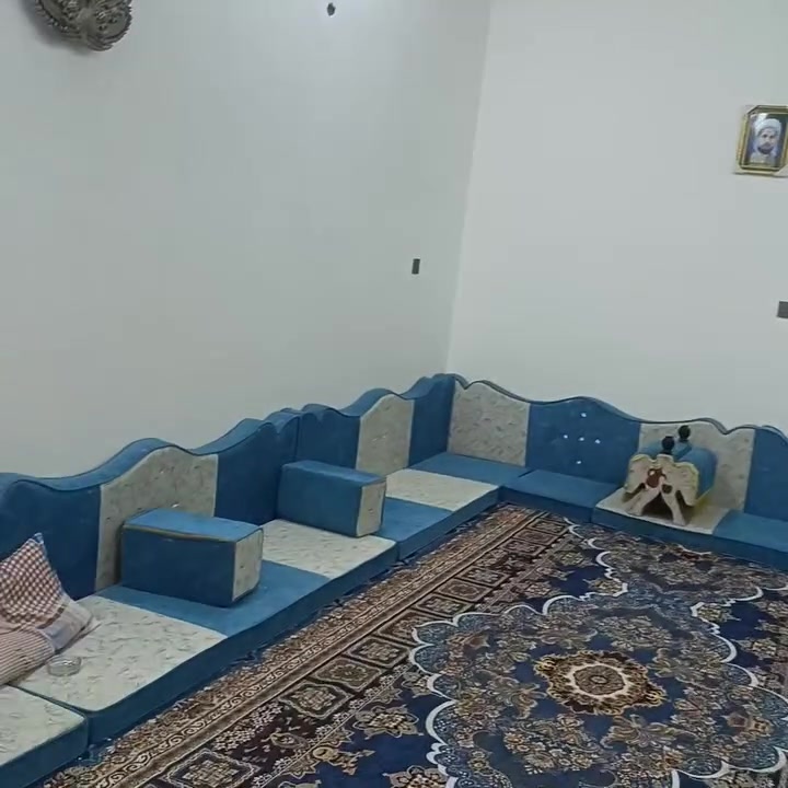 سلام عليكم بيت للايجار مساحة البيت 200م بي جميع الخدمات موجودة بي والعنوان ب العكر يم عميد موسي وره محطة قطار سعر الايجار 350والاتصال على الرقم ***********
