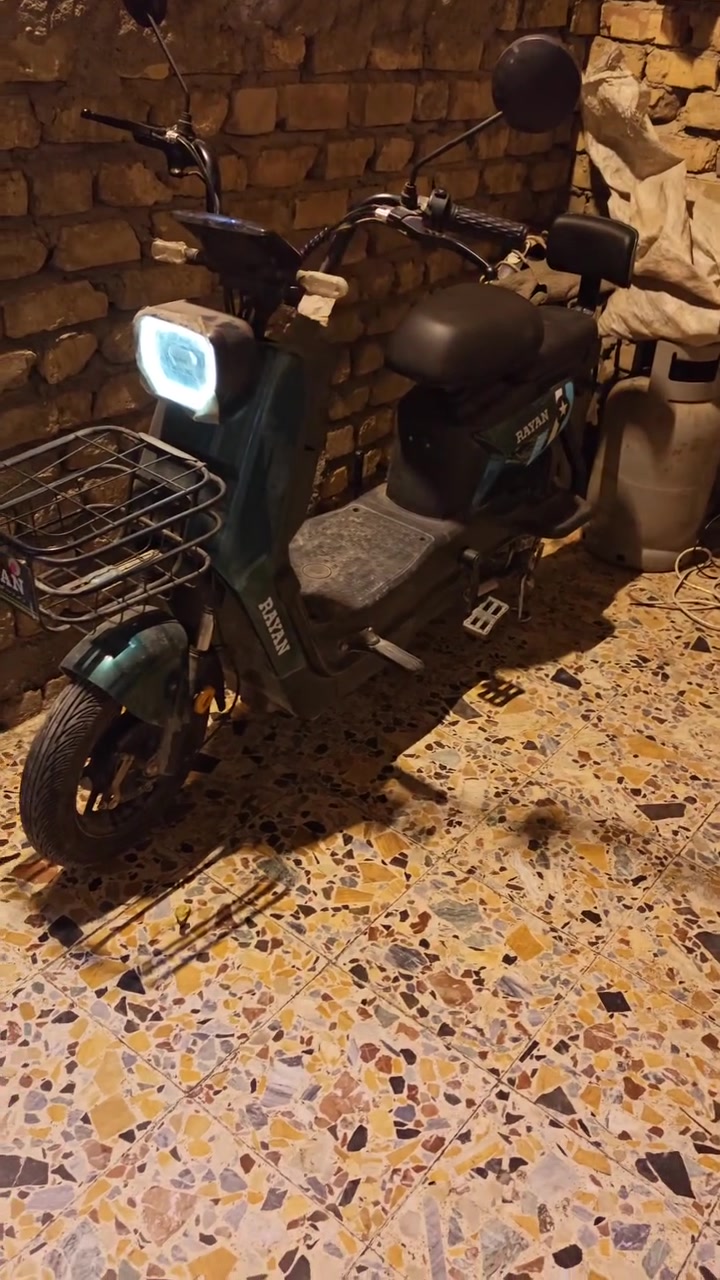 دراجه جديده مابيهه اي نقص سعرهه ٢٥٠
***********
