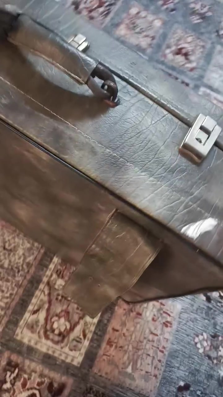 جنطة امزون حجم كبير للبيع سعرها 20 الف بي مجال وتوصيل موجود داخل كركوك 
***********
