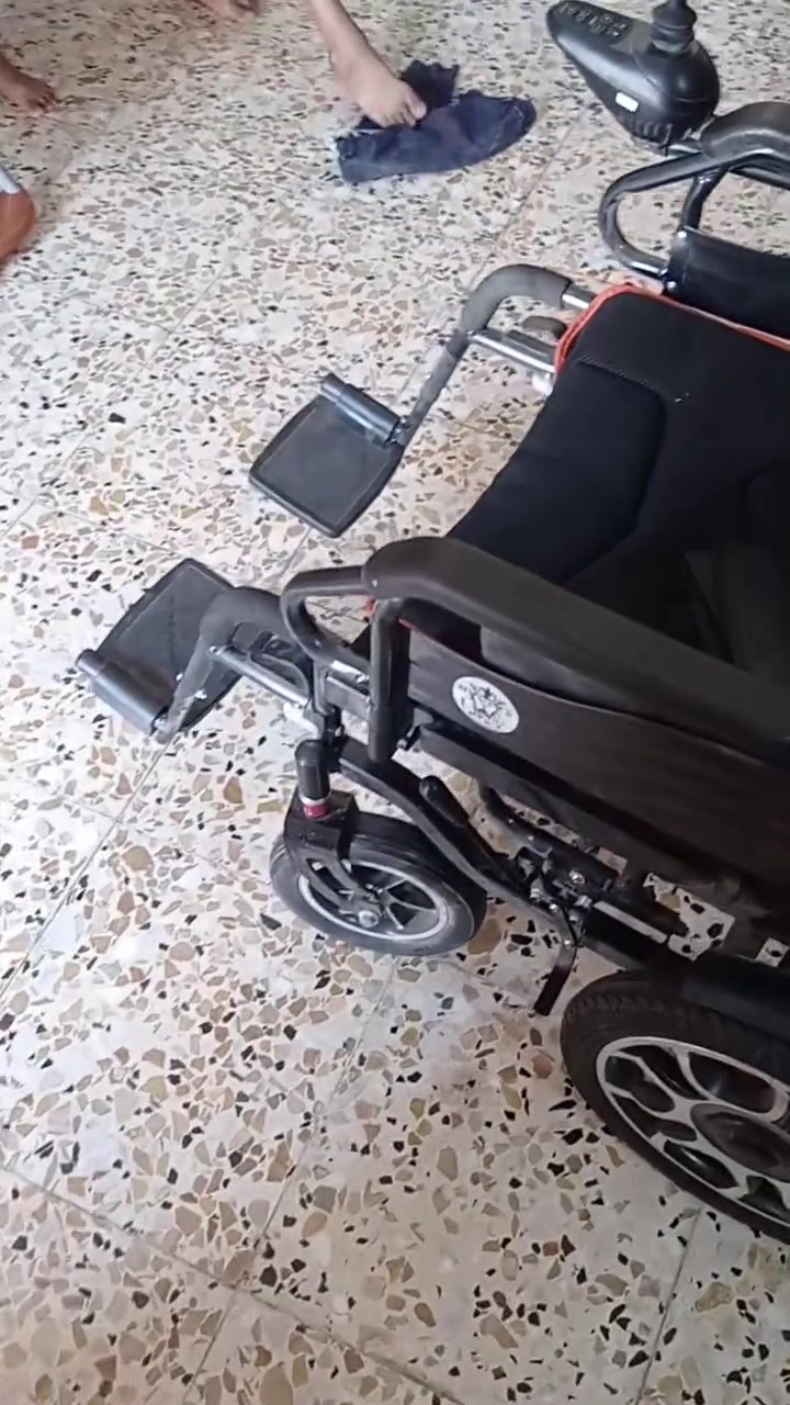 السلام عليكم عربانه شحن جديدة بس مفتوحه للفحص فقط شرط النظافه مكاني حله ***********
