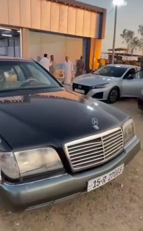 سلام عليكم شباب البيع فقط مرسدس شبح موديل 93رقم انبار دولي بسمي  كير ومحرك بلادي كهربائيات شرط اي جطل ماكو كلهه وضع شركه سياره كير محرك تخم تاير ويل كب صدر خلفي امامي جديد سياره وضع شركه كشنات كهربائية 3اريل كهربائيات بل جنطه سياره مال جنيه شاهد الله تاخذهه ربع ما تخلي عليهه  السياره السعر 78وبيهه مجال سياره صايره عليه88شاهد الله يريدهه اولم عليهه اتصل او وتساب بيك خير ودلل ***********
