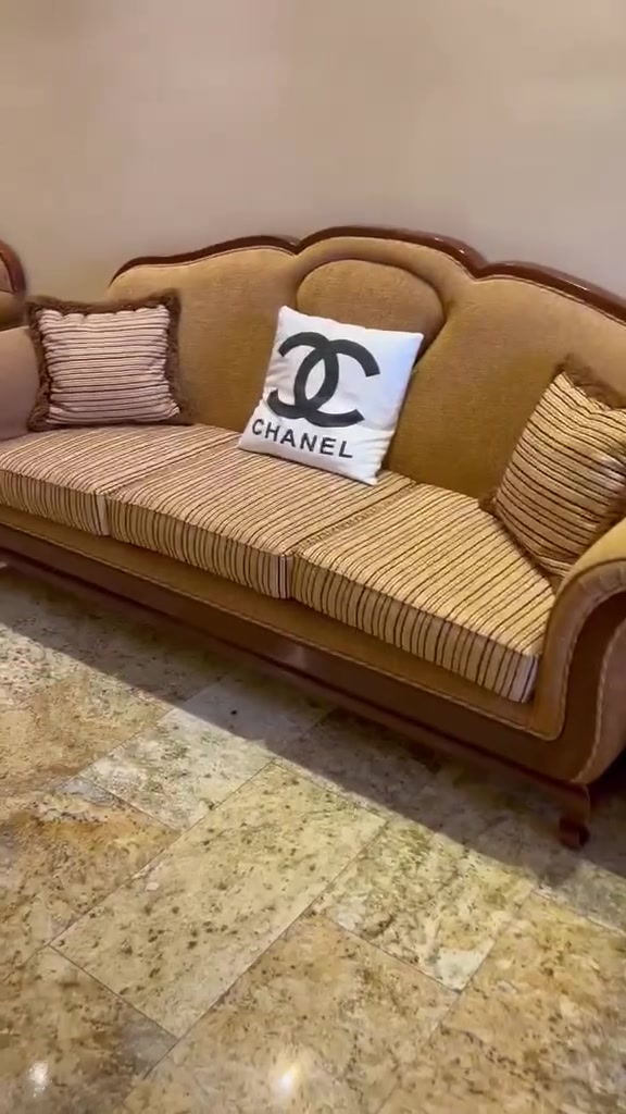اثاث للبيع خشب الزان الأصلي
السعر مليونين ونص دينار
للاستفسار :

***********
