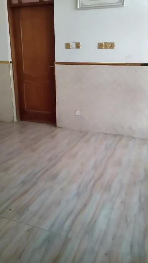 شقه الايجار بشارع نعمه الريفي موقع مميز قرب مطعم حميسه علشارع العام تصلح مكتب تجاري المساحه110 الاستفسار التواصل ع الرقم ***********
