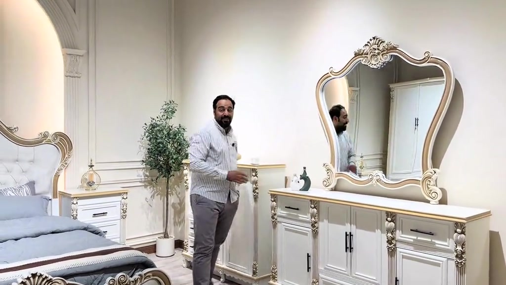 ⁨ موديل درة  اللون أوف وايت وتطعيم كابتشينو نجارة عراقية ضمن وجبة الدرجة الاولى  السعر 4 ملايين وربع فقط غرفة 6 ابواب طابقين ملحق  الوجه MDF خمسة ملم  الداخل صاج طبيعي 4ملم كل الغرفة لوكنز ارجل خشب زان مرتفعة عن الارض كل الغرقة دنگ خشب زان 6سم تاج الچرباية وميز المرايا خشب زان الحشو الداخلي خشب چام السرير خشب رگم لوح چام 6 ارجل ثقيل كل الابواب نرمادا شريطية على طول الباب تقطيع داخلي حسب الطلب شازلون وطابورية اضافيات ارتفاع الكنتور 260سم عرض الكنتور 339سم عرض زاوية الملابس 121سم يعني الكنتور وزاوية الملابس ضلع كامل 460سم السعر 4250 فقط شركة الأفراح للأثاث العراقي  البيع بالنقد وبالأقساط ‏ غرفة نوم- اطقم قنفات - مفروشات - اخشاب تصنيع الأثاث  ‏العنوان محافظة واسط قضاء العزيزية قرب كراج بغداد مقابل مقهى حوران ‏التوصيل والشد مجاني إلى جميع محافظات العراق ‏خدمة استبدال الغرف العراقية القديمة بغرفة جديدة مع الاتفاق على الفرق ‏ خدمات ما بعد البيع لمدة سنة مجانية  *********** *********** *********** *********** *********** *********** #اثاث  #غرف_نوم  #نجارة #اكسبلور 
