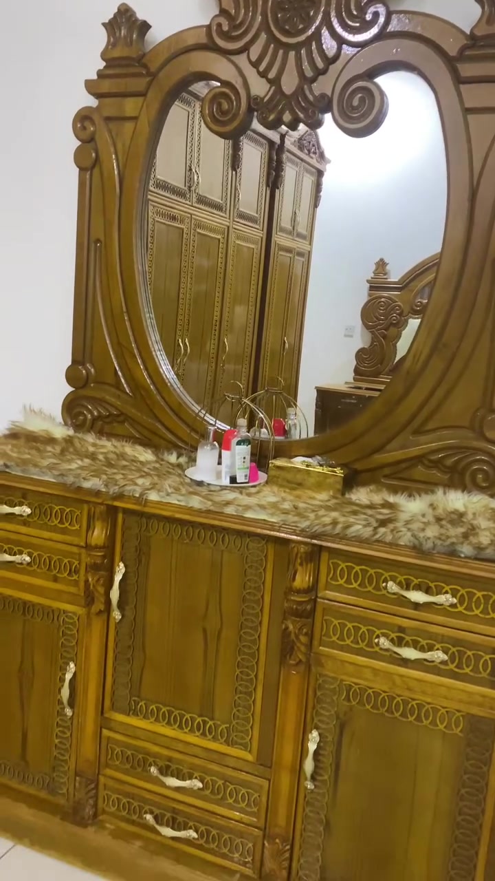 غرفه للبيع نجاره جديده مامستعمله 100/100نضافه سبب بيع غرفه لان بيع بيت عنوان البصره قبله اربع تلاف ***********
