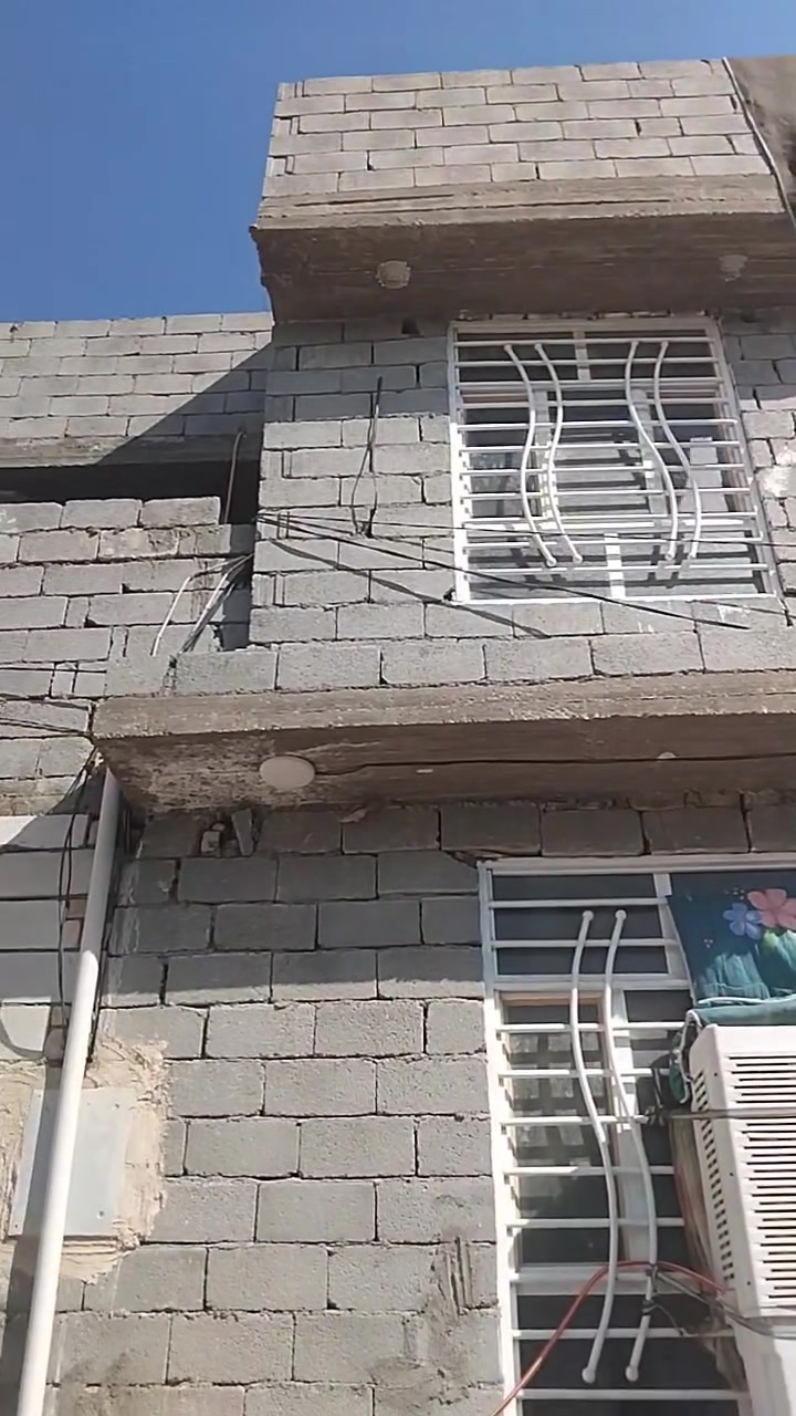 سلام عليكم عندي بيت 50متر للبيع كربلاء المقدسة بوبيات حي زهراء عامود سعر42وبي مجال 112)***********
