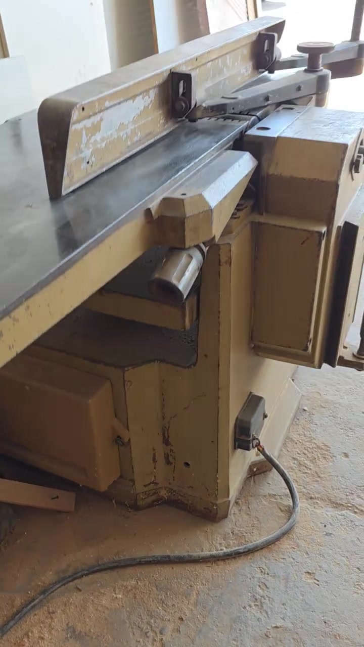 من رخصة القائمين على الكروب   
   رندة ودبل ومنقار طول ١٩٥ عرض ٤٧ إيطالي مكفول من الفطر او كسر او لحيم مثل ما موضح بالفيديو السعر خاص او الاتصال على الرقم *********** مكاني بغداد المعامل
