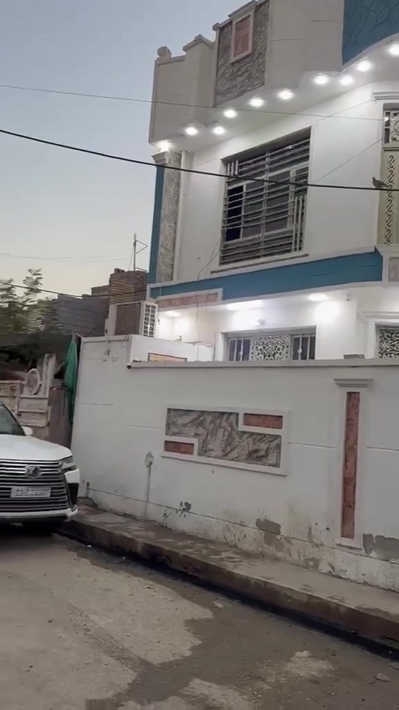 السلام عليكم بيت ميت متر يتكون من ت٣ غرف ماي تبليط خدمات كامله مكان البيت بغداد الحسينيه مال المعامل بستان سامي قرب شارع رضا عويد قريب عن المدرسه عفاف السعر والاستفسار عل رقام ***********      ***********
