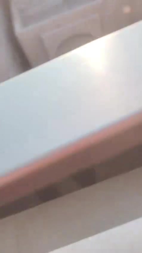 السلام عليكم شقه غرفتين وصاله وبلكونه وحمام  موثثه أثاث كامل كراده داخل قرب تقاطع الاورزدي  تشمل من انترنت وسبالت وثلاجه وطباخ.  وغساله اوتوماتيك  وبل اضافه الى سحب مولده (للسبالت)  محتاجين نفرين فقط للإستفسار  ***********
