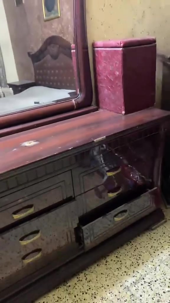 السلام عليكم ورحمه الله وبركاته 
عندي هاي الغرفه للبيع شتنطوني بيها انعم الله مكاني بغداد الاسكان

