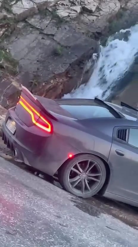جارجر SXT • V6 ٢٠١٧ • جنوط 20