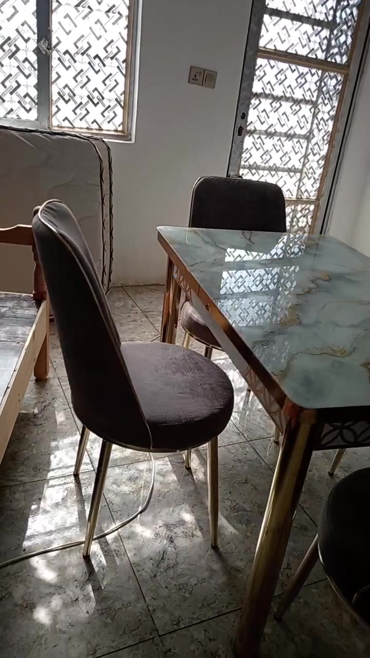 بيع سريع
ميز طعام كساز جديد فول
اربع كراسي فول السعر ١٢٥
بيع مستعجل
الاتصال ***********
الحر سواده مدرسه حسام
