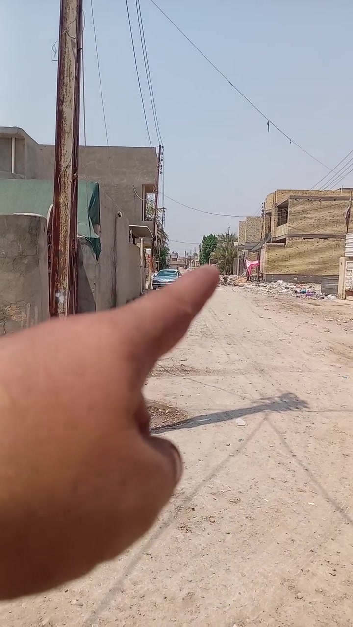 سلام عليكم دار للبيع منطقه الاف فرع أسواق الجوادين بيت مساحه ١٢٦ متر مثل ما موضح بالفديو السعر ٥٠ وبي مجال الخاص مفتوح أو الاتصال على الرقم ***********
