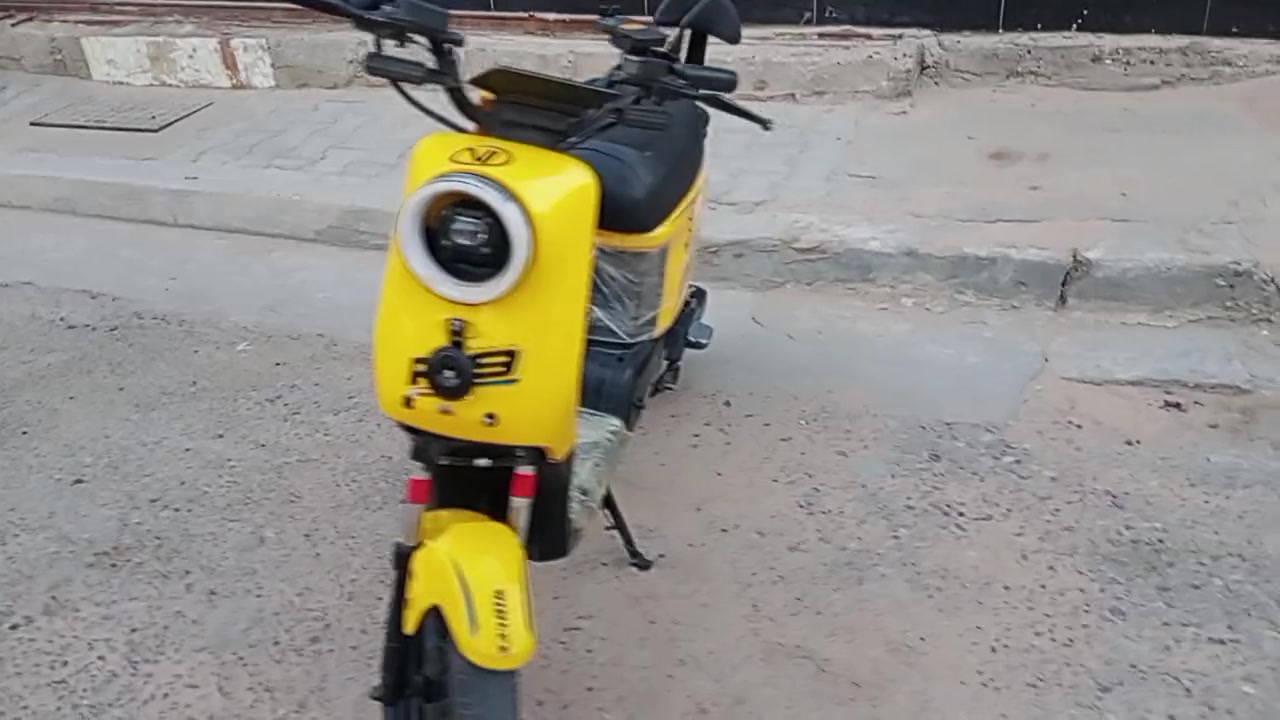 دراجه شحن R9 للبيع موديل ٢٥ بطاريات وينلي بلاديات ***********
السعر ٢٥٠ بيع مستعجل 
بصرة ابي الخصيب
