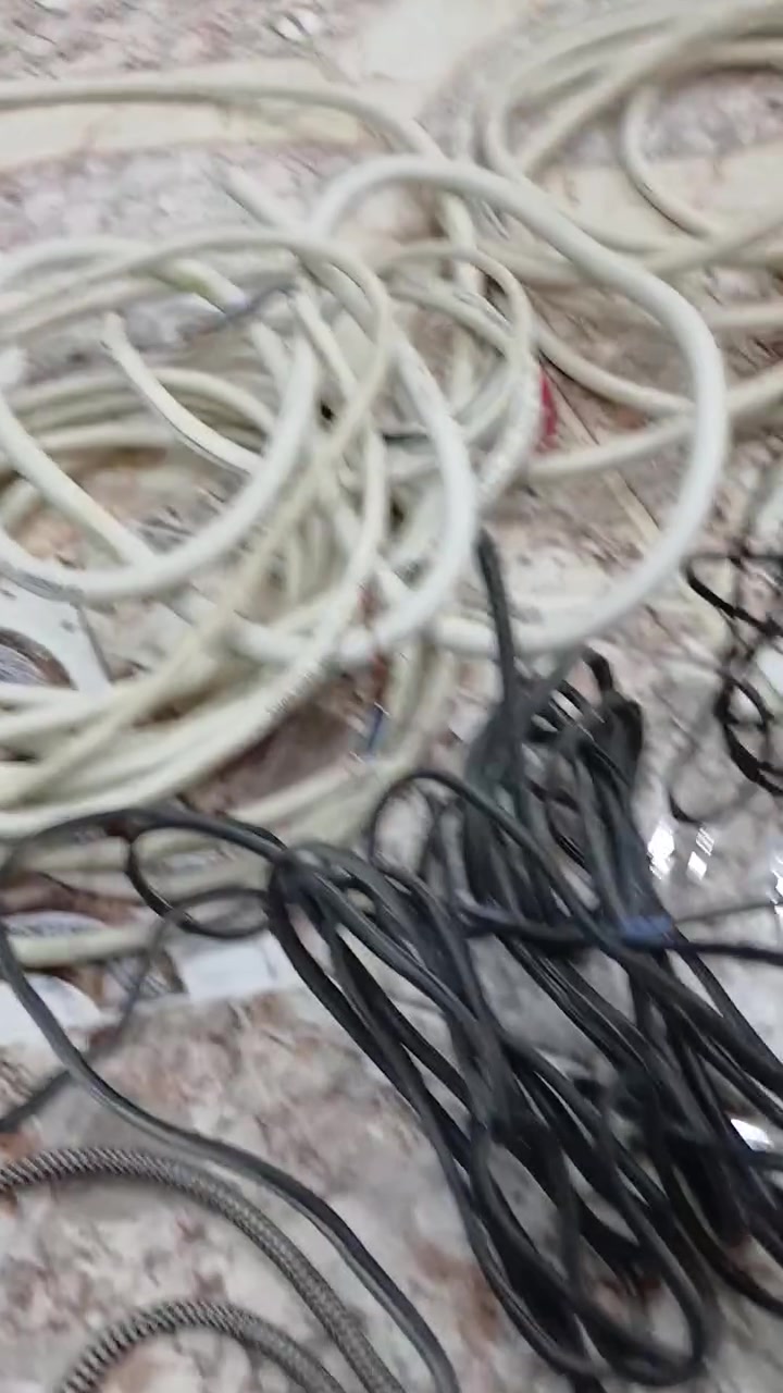 غراض بيت للبيع نضيفات واصليات رايدهن كلهن ب٤٠
