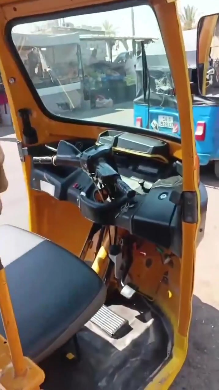 سلام عليكم 

تكتك TVS للبيع رقم وسنويه 

راعيهه موجود 

بيهه ضربه بل لغد كدام مثل م مبين بل فيديو 

سعرهه مناسب تعال شوفهه وبخدمتك 

العنوان / البصرة - ام قصر 

للأستفسار ***********
