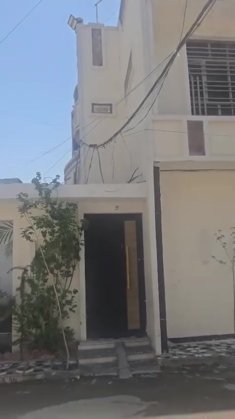 سلام عليكم بيت للبيع مساحه 200متر بيت 125 وشقق 75متر بيت جديد وكله تصميم حديث ديكورات الاستفسار ***********
