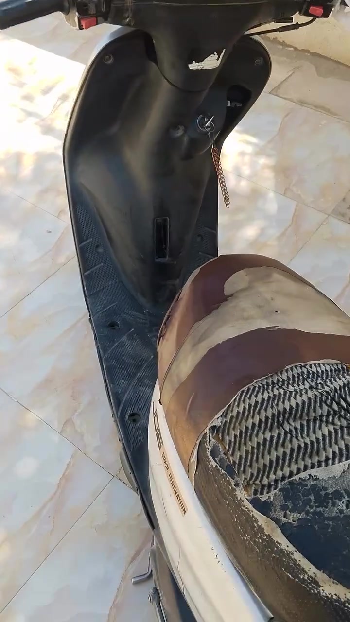 سلام عليكم دراجه منغولي نضيفه
من داخل محرك نضيفه 

شاصي نضيف

مامفتوحه

هورن شغال 

لايت شغال

بس من تمشي يطفه الهورن لن عوزه باتري

سعره((( 200))) وبيه مجال قليل
ابو 150 لا تدخل خاص
دراجه عوزه بس كشن 
مكاني ناصريه مركز قرب جامعه ذي قار 
رقمي ***********
