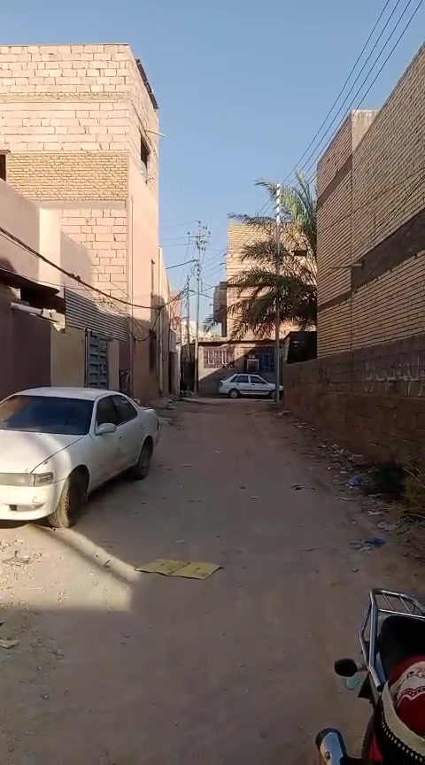 يوجد لدينا بيت هيكل 50 متر طابق واحد مي مجاري كهرباء وصبت الارضية كملات عمود 55 يبعد ع شارع العام 300 متر بشارع أسواق الكوخ السعر 42 مليون وبي مجال قليل للاستفسار مراسلة الصفحة أو اتصال بل رقم الهاتف ***********/ ***********
