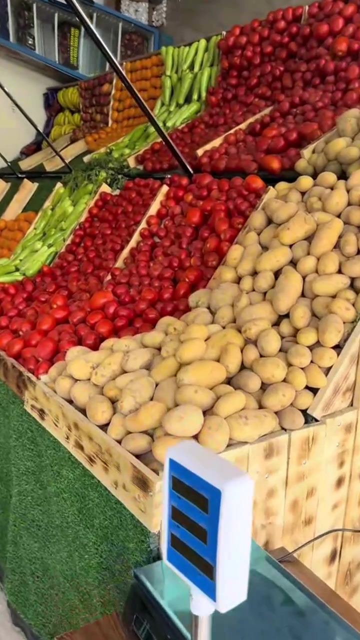 للبيع ٢ ميز مخضر المكان الصويره جوميسه الغربيه بدايت شارع المستوصف وياهن ميز مكتبي + كرسي للاستفسار الاتصال ع رقم ***********
