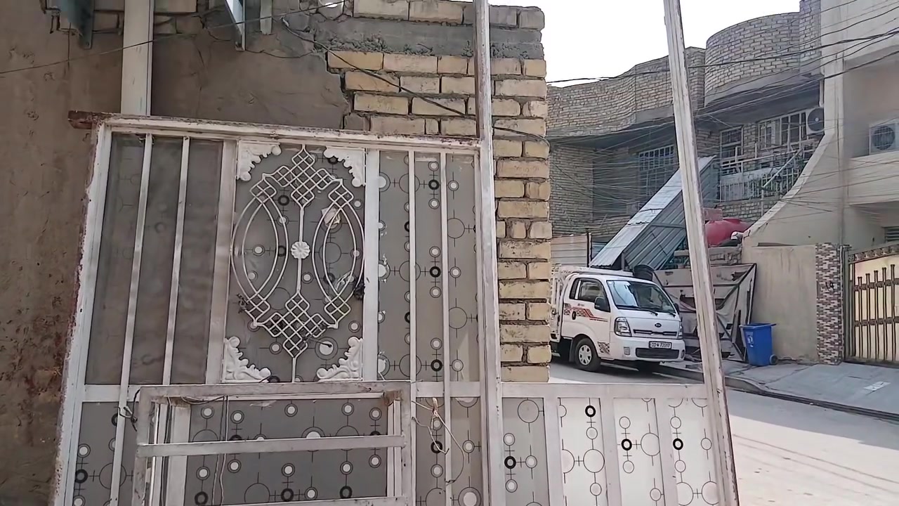 شباك • باب