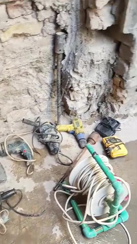السلام عليكم 
عندي شلعه غراض  
كدام عينك  موجودات 
الكل شغالات ماعده ادريلات شد وفتح بيهن خلل
مكاني بغداد مدينه الصدر 
***********
