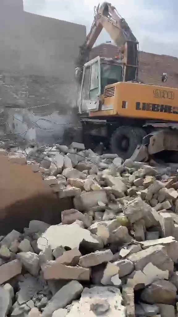 تفليش الدور ورفع الانقاذ وتعديل الارضيه مااخذ كلشي بمواده فقط الاتصال ***********سد بسد
