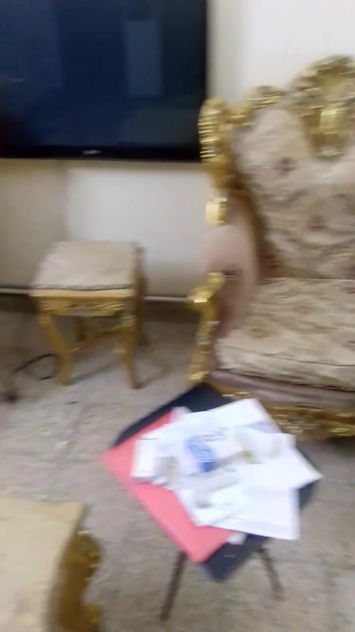تخم مصري عشر مقاعد خشب زان لاتصال ***********متواجد معرض جسار للاثاث المستعمل العنوان الإعلام شارع قطر الندى
