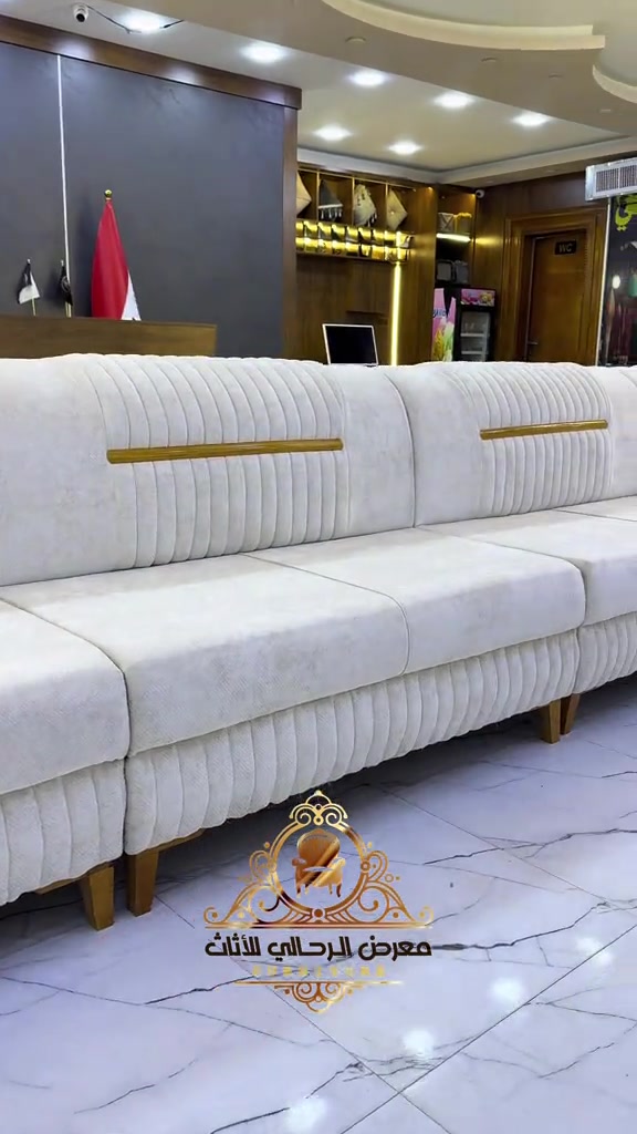 

نص مكتوب في الصور:
- معرض الرحالي للأثاث
- FURNITURE