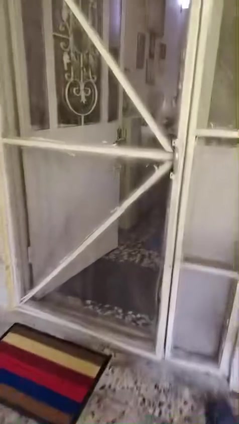 السلام عليكم بيت للبيع منطقه البلديات حي التراث مساحته ١٠٠م طابو زراعي سند ٢٥طابق ونص متكون من مدخل واحد واستقبال وخدمات جوه وفوك وغرفتين جوه وفوك وسطحين ومخزن بناء نظيف حديث سعره ١١٠ملاحظه غراض البيت للبيع ويه البيت أو بدون البيت الاتصال على هذه الأرقام ***********
*********** سيد حسين الموسوي

