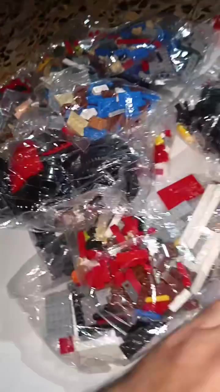 خلي سعر

نص مكتوب في الصور:
- BRICKMO.com