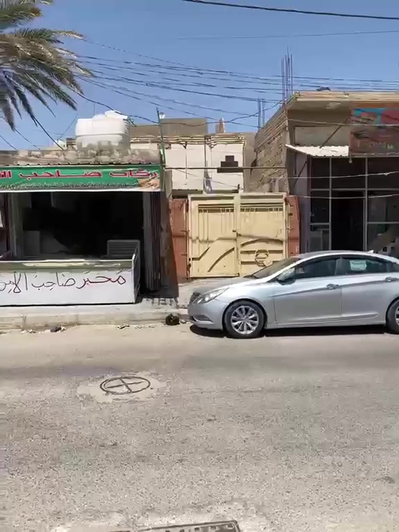 دار للبيع ملك طابو صرف مساحة 200 م وواقع حال 230 ( تجاري)  ع شارع عام مطلوب مبادرة المصرف العقاري 75 مليون للأستفسار أكثر الأتصال بالرقم ***********
