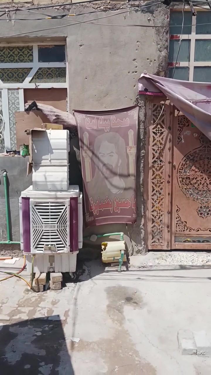 دار50متر للبيع نجف حي ميسان (زراعي شارع الزوار خلف سكلة الكرعاوي)يبعد عن شارع الكيات 10دقايق مشي ويتوفر مدارس ومركز صحي وسوق يتكون الدار من غرفه 5*4+صالة4*3+مطبخ 5*4+صحيات بناء الدار تجعيب طابوك+بلوك+اعكاده وباقي التفاصيل واضحه بل تصوير الدار معروض ب20مليون وبي مجال للاستفسار الاتصال على الرقم ***********
