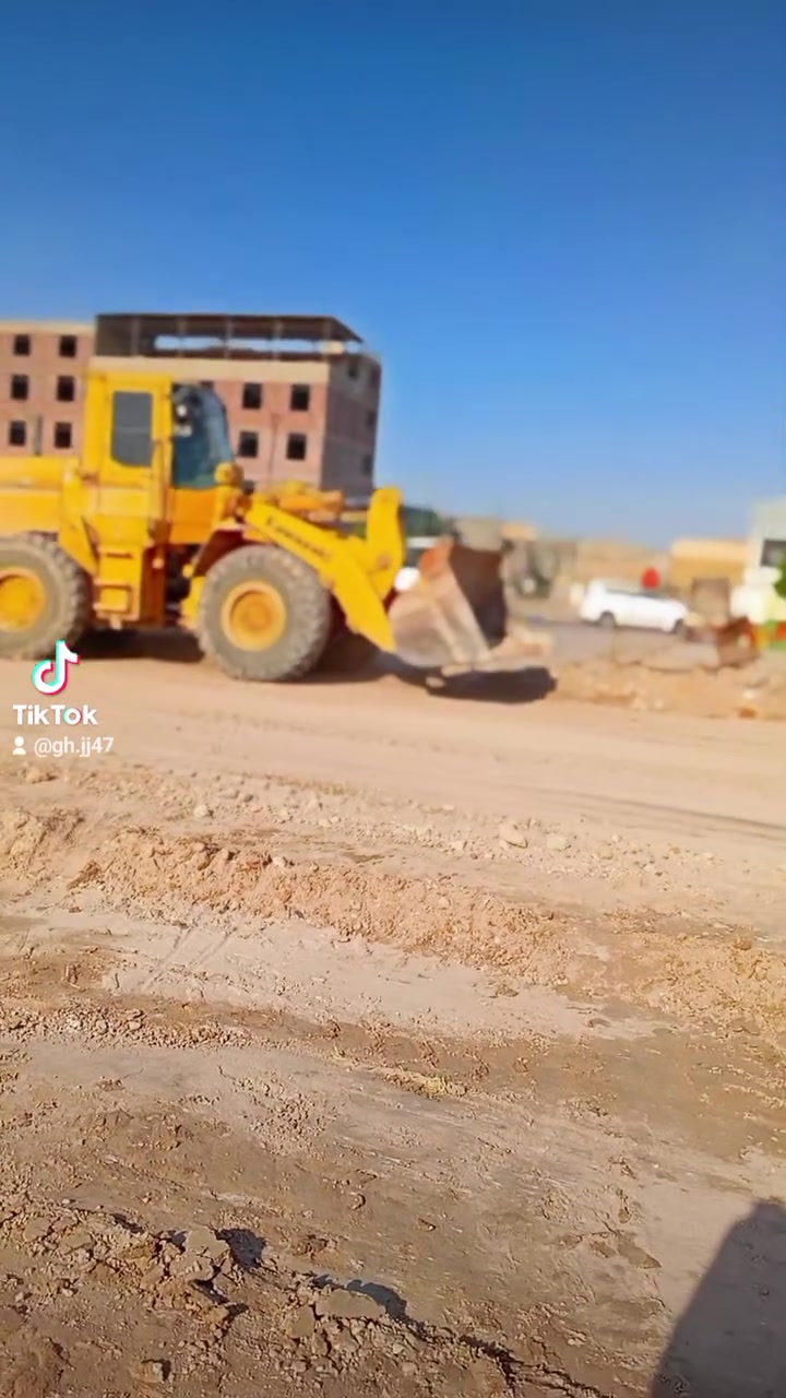 السلام عليكم شفل للبيع  مكينه مكفوله كفاله عامه. ومناسبه للشراي وعده شي تبادل سير لوري شفل بأدل وان للخدمه. اليري.رغم.ديفون..لمكان.البصره.***********رغم ديفون
