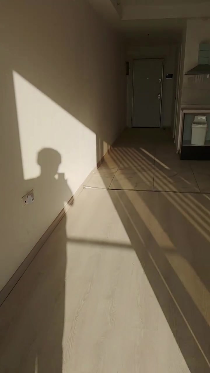 *للإيجار - مجمع امباير - أربيل*
*التفاصيل:*
🏢 استوديو للايجار في مجمع امباير
📐 المساحة : 45 متر 
 طابق : 15 واجهة خارجية
🏠 الحالة: فارغ - جاهز للسكن
💰 السعر : 300$ شهرياً | الدفع كل 3 أشهر
📞 واتساب/آسيا: ***********

